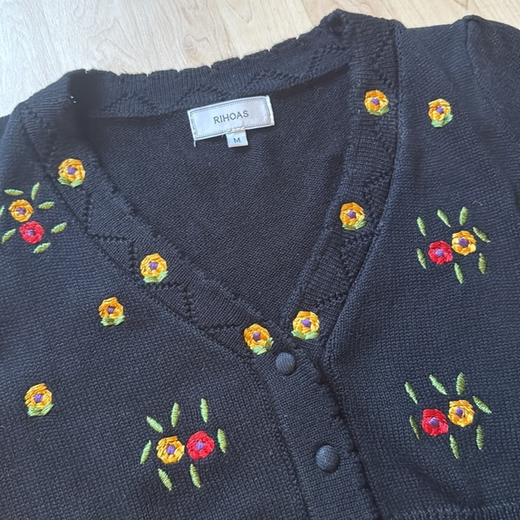 RIHOAS Black flower cropped cardigan (medium) - Picture 2 of 4
